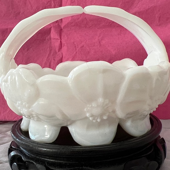 Milk Glass Dogwood Basket - candies-jewelry - Picture 2 of 6